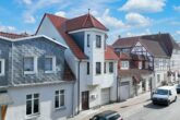 Vermietet! Dachgeschosswohnung in sehr zentraler Lage in Ribnitz - Ansicht zum Wohnhaus