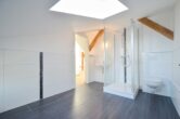 Vermietet!!! Modernisierte Dachgeschosswohnung mit 3 Zimmern - Tageslichtduschbad